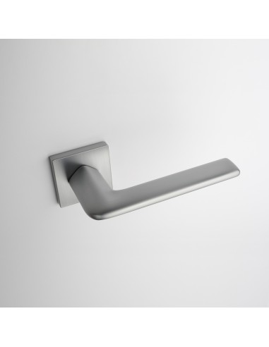 KLAMKA APRILE LILA ROZETA Q SLIM 7MM SC - CHROM SATYNOWY
