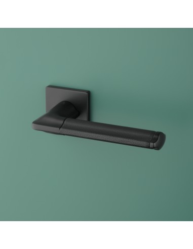 KLAMKA APRILE CYPRESIA ROZETA Q SLIM 7MM BK/BLACK LEATHER - CZARNY MATOWY / CZARNA SKÓRA