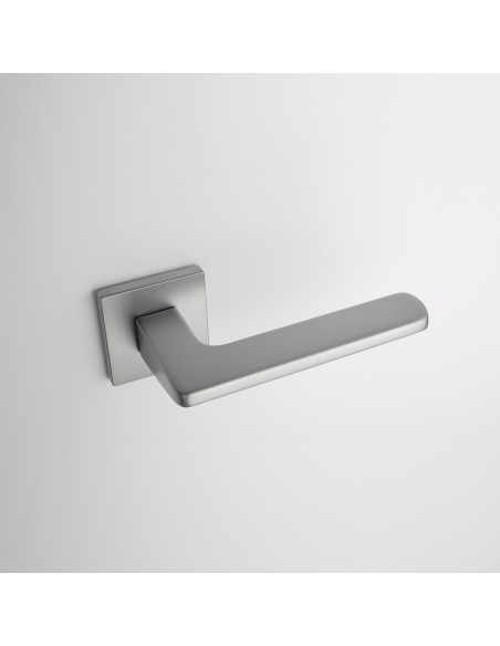KLAMKA APRILE YUKA ROZETA Q SLIM 7MM SC - CHROM SATYNOWY