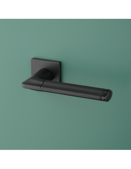 KLAMKA APRILE CYPRESIA ROZETA Q SLIM 7MM BK/BLACK LEATHER - CZARNY MATOWY / CZARNA SKÓRA